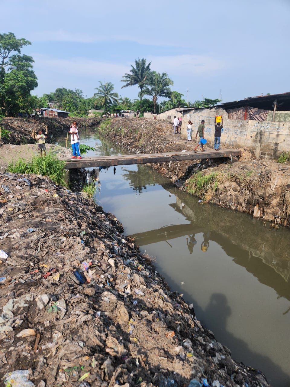 Dragage et curage de la rivière Nsanga